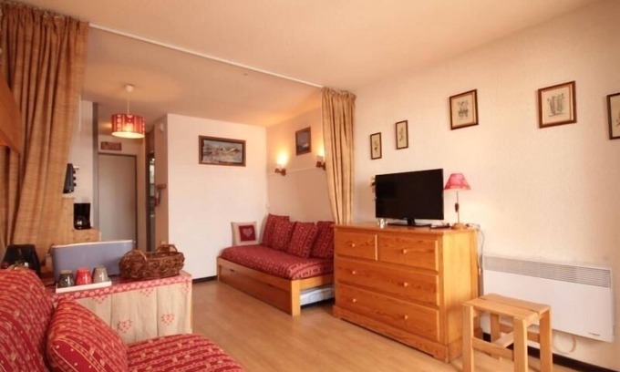 Les Saisies Apartment | Sunny studio, equipped with balcony in the heart of Les Saisies, pets allowed