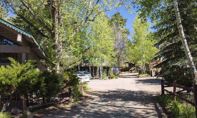 Estes Park Cottage | Sunnyside Knoll: 2 Cottage