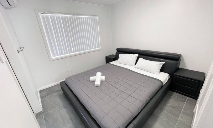 Surfers Paradise Apartment | Sunrise Apt 4 · Cozy 1BR · Poolside Escape
