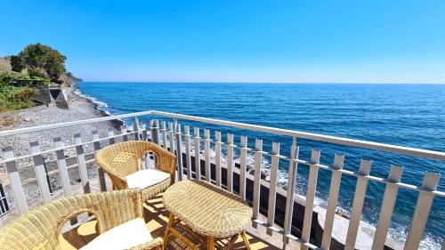 Praiola Apartment | Sunrise on the sea