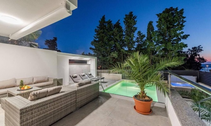 Novalja Apartment | Sunset apartment with private pool and jacuzzi