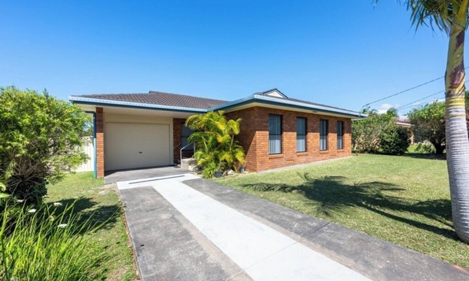 Woolgoolga House | Sunset Lodge