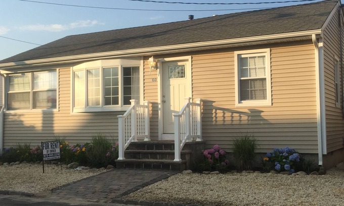 Lavallette House | Sunset Manor minutes to Seaside Heights Boardwalk heading south,