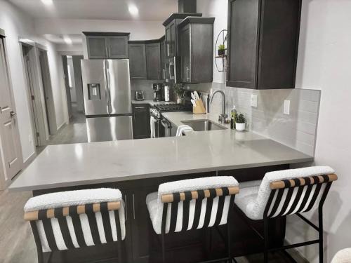 Sunset House | Sunset On 32nd St - North End - Hyde Park