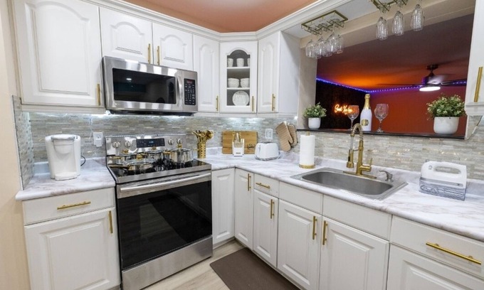 Golden Glades House | Sunset Xcapes Miami Luxury Entertainment House