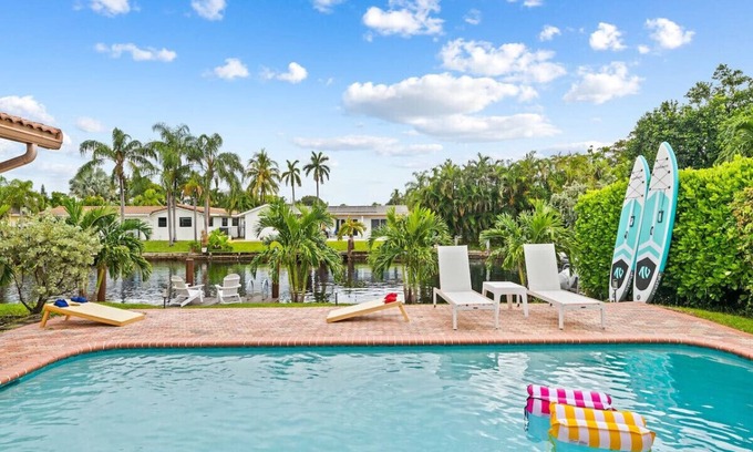 Coral Ridge Isles House | Sunshine Retreat ~ Waterfront~Pool~Paddle Boards