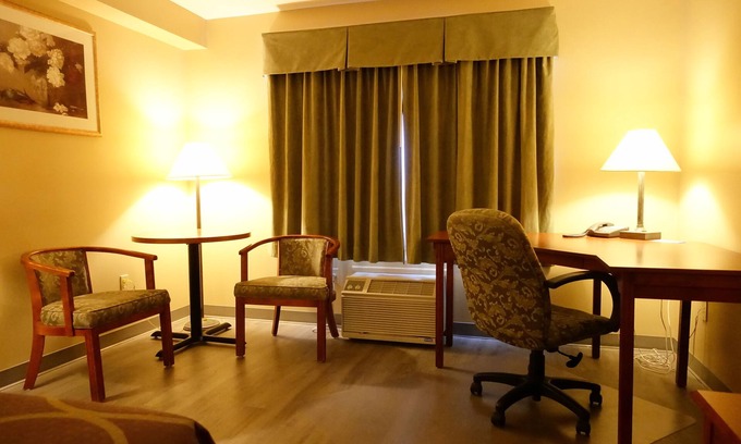 Algoma District Hotel | Super 8 by Wyndham Sault Ste Marie On