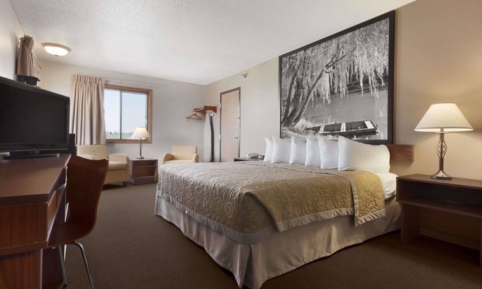 Sioux Falls Hotel | Super 8 by Wyndham Sioux Falls/41st Street
