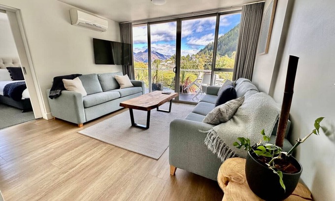 Queenstown City Centre Apartment | Super central modern apartment