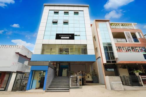 Krishnarajapura Hotel | Super Townhouse Whitefield Railway Station Formerly Kadugudi Whitefield
