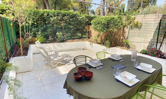 Cannes Apartment | Superb 3-room RDJ just a stone's throw from the beaches 295L