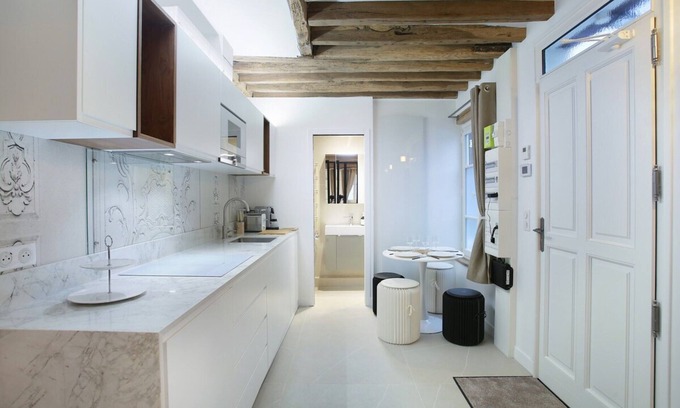 Arsenal Apartment | Superb Apartment Place des Vosges Le Marais