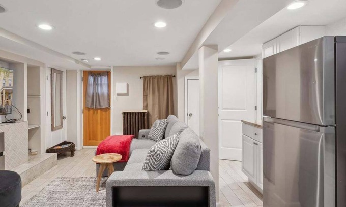 H Street Corridor Apartment | Superb apartment with AC in vibrant Washington