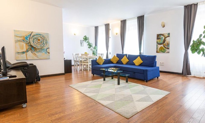 Brasov City Centre Apartment | Superb Historical Center Brașov