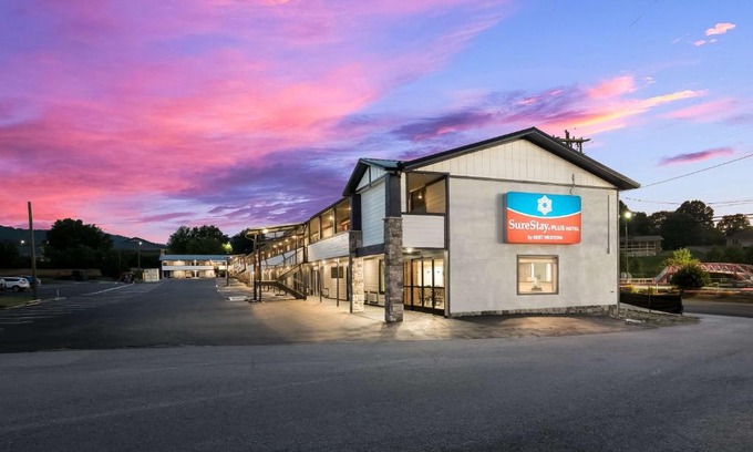 Pigeon Forge Hotel | SureStay Plus by Best Western Pigeon Forge