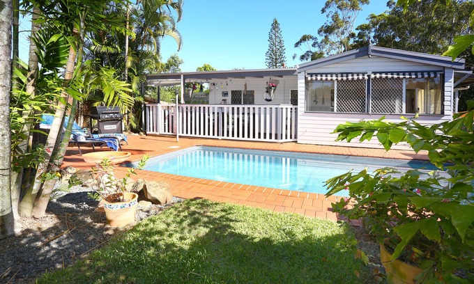 Southport Cottage | Surfers Beach style Cottage Pet Friendly
