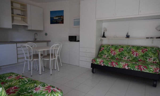 Fetovaia Apartment | susy 2, studio apartment near the sea