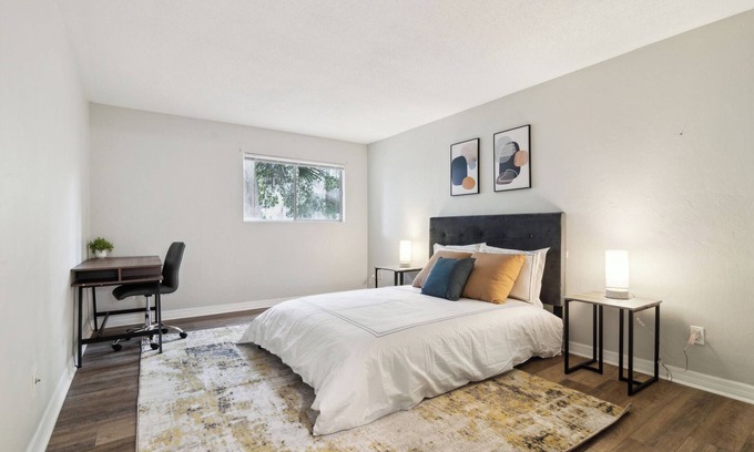 Gainesville Apartment | Sweetwater 24A I Beautiful 1Bd Apt I Free Parking