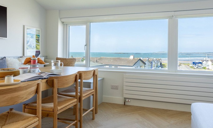 Rhosneigr House | Swn y Bae : Family-Friendly 4‑Bed Home with Sea Views in Rhosneigr | Managed by Anglesey Holiday Let