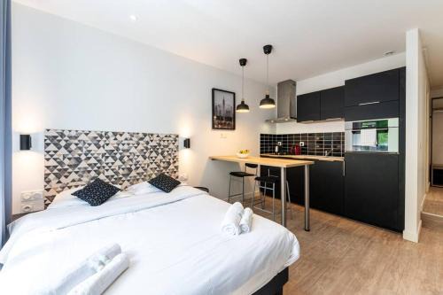 Quartier Capuche-Allies Apartment | T1 bis - esprit New York - wifi fibre - lit double