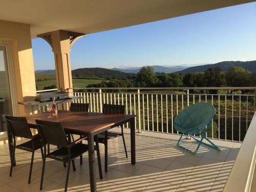 La Croix-Valmer Apartment | T3 Vignes & Terrasse 25 m2 au calme - Vue verdoyante - À 7 min de la plage - Parking Gratuit - La Croix-Valmer