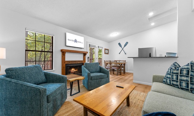 Kimberling City House | Table Rock Lake Access-Upgraded Bungalow-Free Attraction Tickets-Cmty Pools, Mini Golf, Pickleball