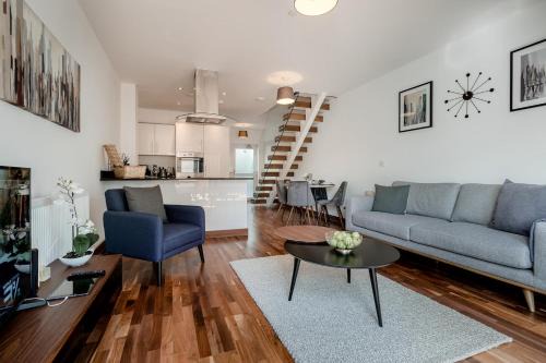 Cambridge Apartment | Tailored Stays - Flamsteed Duplex Apartment