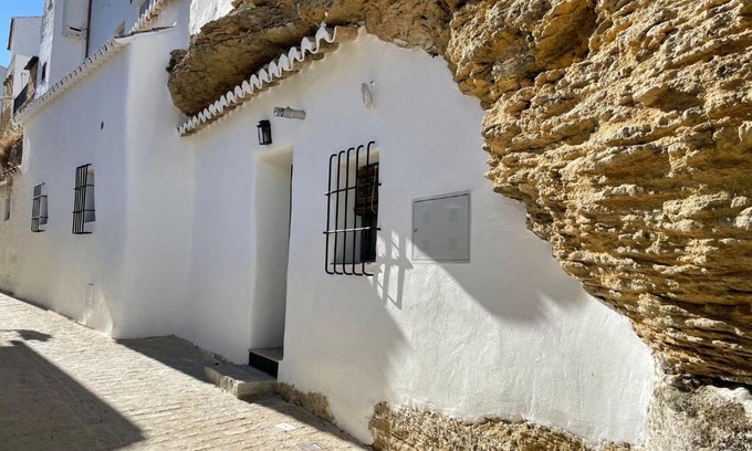 Setenil de las Bodegas House | Tajito Romano