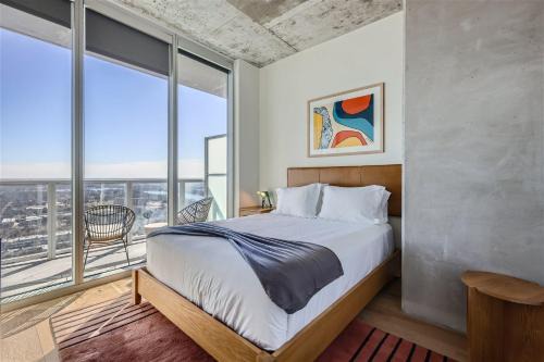 Rainey Street Historic District Apartment | Take in the views with 1BR plus Rooftop pool
