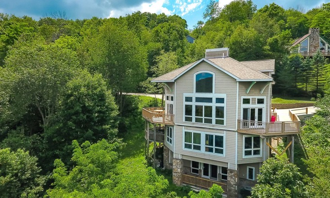 Mountainside House | Tall Castle: Lake Access, Fire Pit, Community Amenities!
