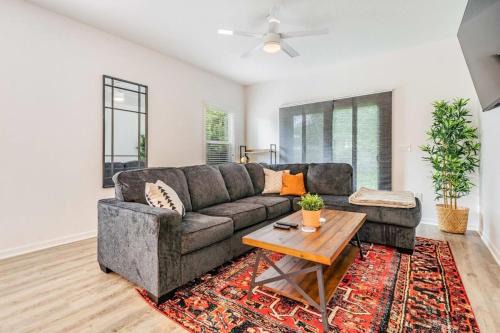 Tampa Heights House | Tampa Riverwalk Renovated Walkable to Restaurants