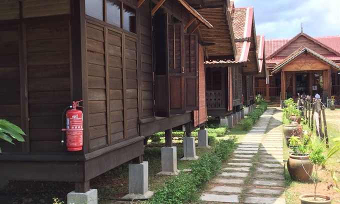 Kampung Kedawang Hotel | Tanabendang Banglos