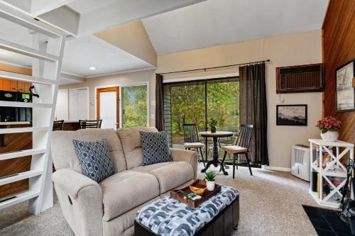 Nellysford House | Tanners Ridge 37 with Wintergreen Advantage