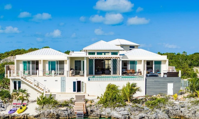 Ocean Point House | TC Villas -Caicos Cays -Modern Villa w. Infinity Pool, Dock, Kayaks & Hot Tub