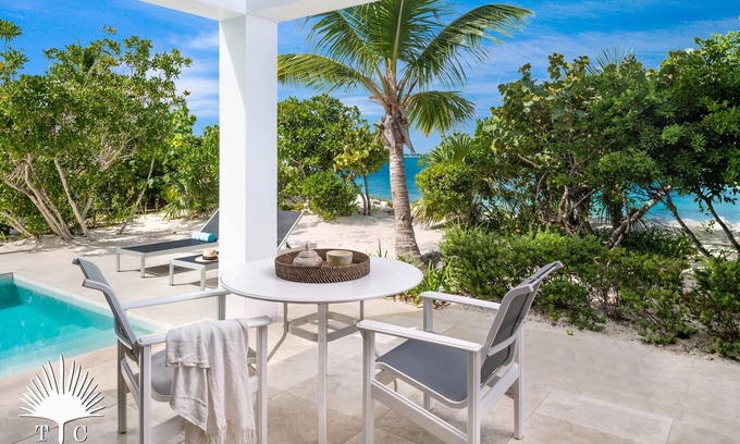 Providenciales House | TC Villas -Water Edge -Romantic Beachfront Retreat