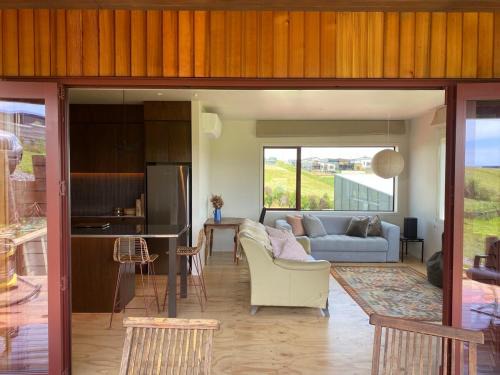 Raglan House | Te Whare Whero