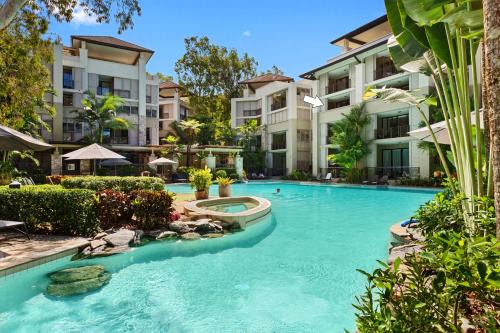 Palm Cove Apartment | Temple 304 Modern Spacious Palm Cove Resort