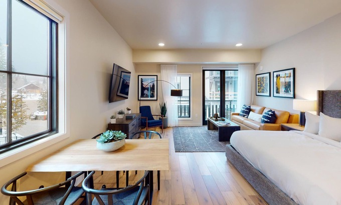 Tamarack Resort Apartment | Teri's Corner Crest Village Studio Condo - Modern Condo | Juliette Balcony