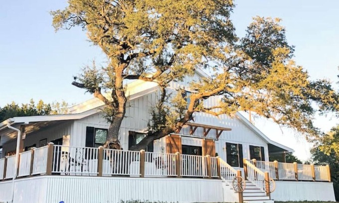 Liberty Hill Apartment | Texas Ambience at the Barn and Silon