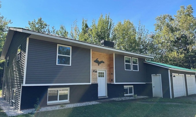 Grand Marais House | The 8's, farmhouse chic 4-bedroom w/garage access in Grand Marais, pet friendly