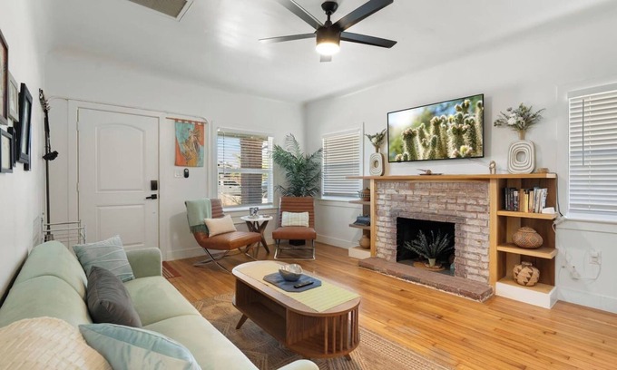Garfield Apartment | The aviary | Walkable W/BBQ and fire pit