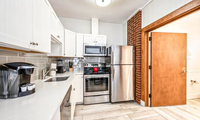Historic Seaport Apartment | The Bartlum Luxury Studio In Prime Location
