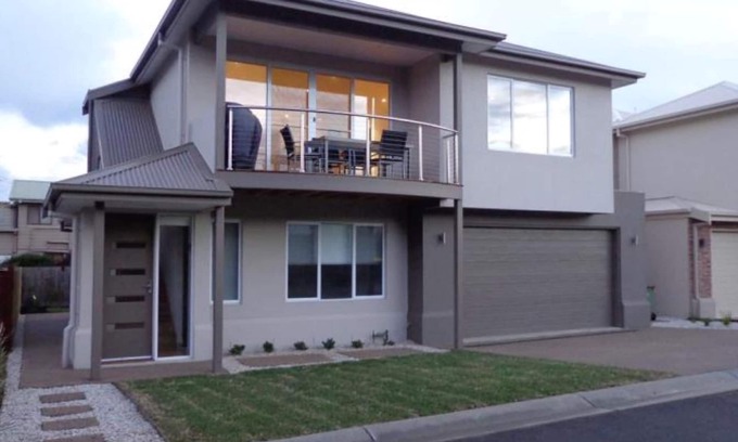 Smiths Beach House | The Beach Row