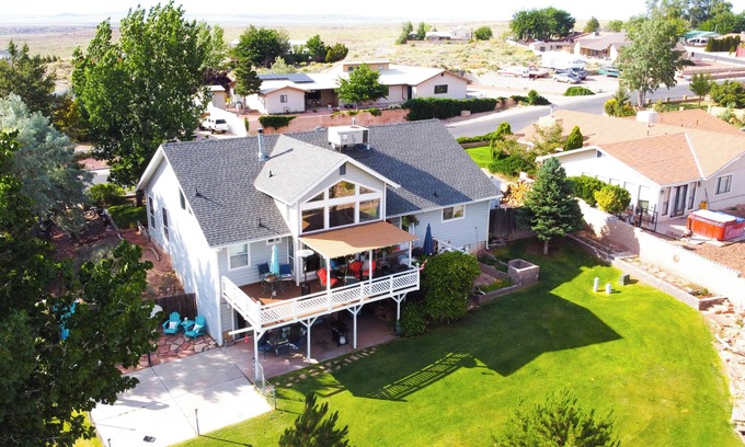 Holbrook House | The Bird's Nest on Route 66 Great location right off the I-40