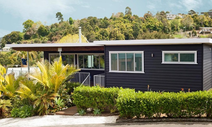 Russell House | The Black Bach