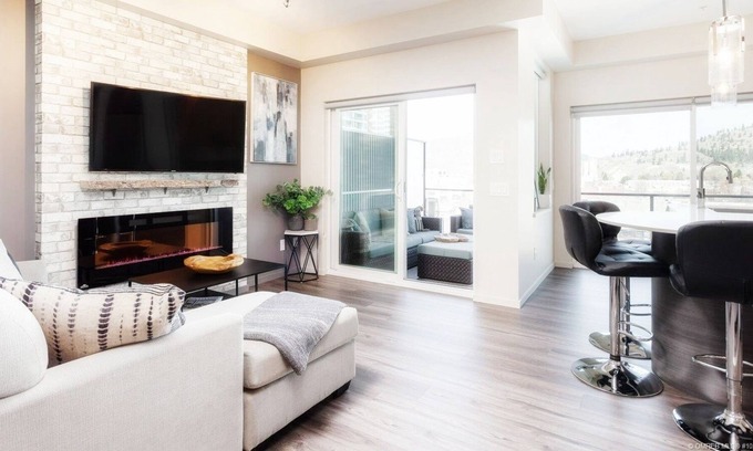 Kelowna Central Business District Condo | "The Blue Haven" Knox View Kelowna Downtown Condo