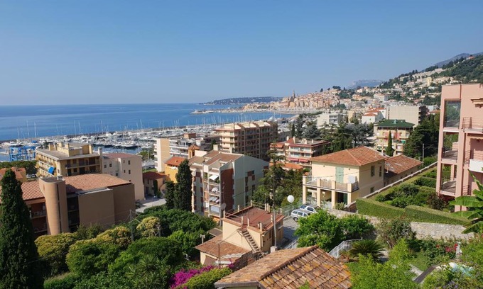 Menton Apartment | The blue house, lovely apartment in the Côte d'Azur for 6 people