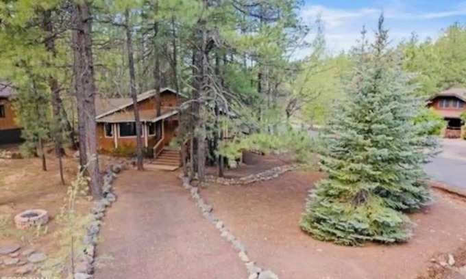 Munds Park Cabin | The Bluejay Cabin at Munds Park, AZ - Just 12 min away from Flagstaff Snow Park!