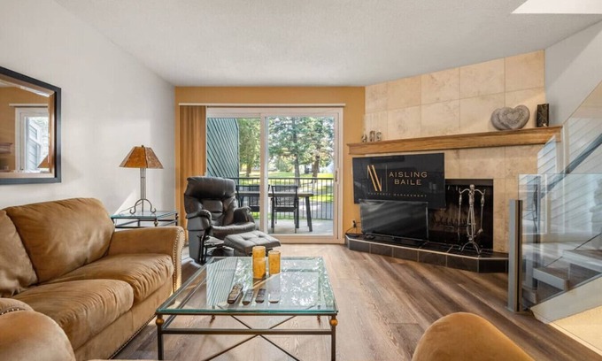 East Kootenay Apartment | The Bluenose | Indoor Pool & Hot Tub | Beach | Gym