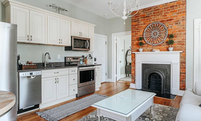 Staunton Apartment | The Bons Amis Suite